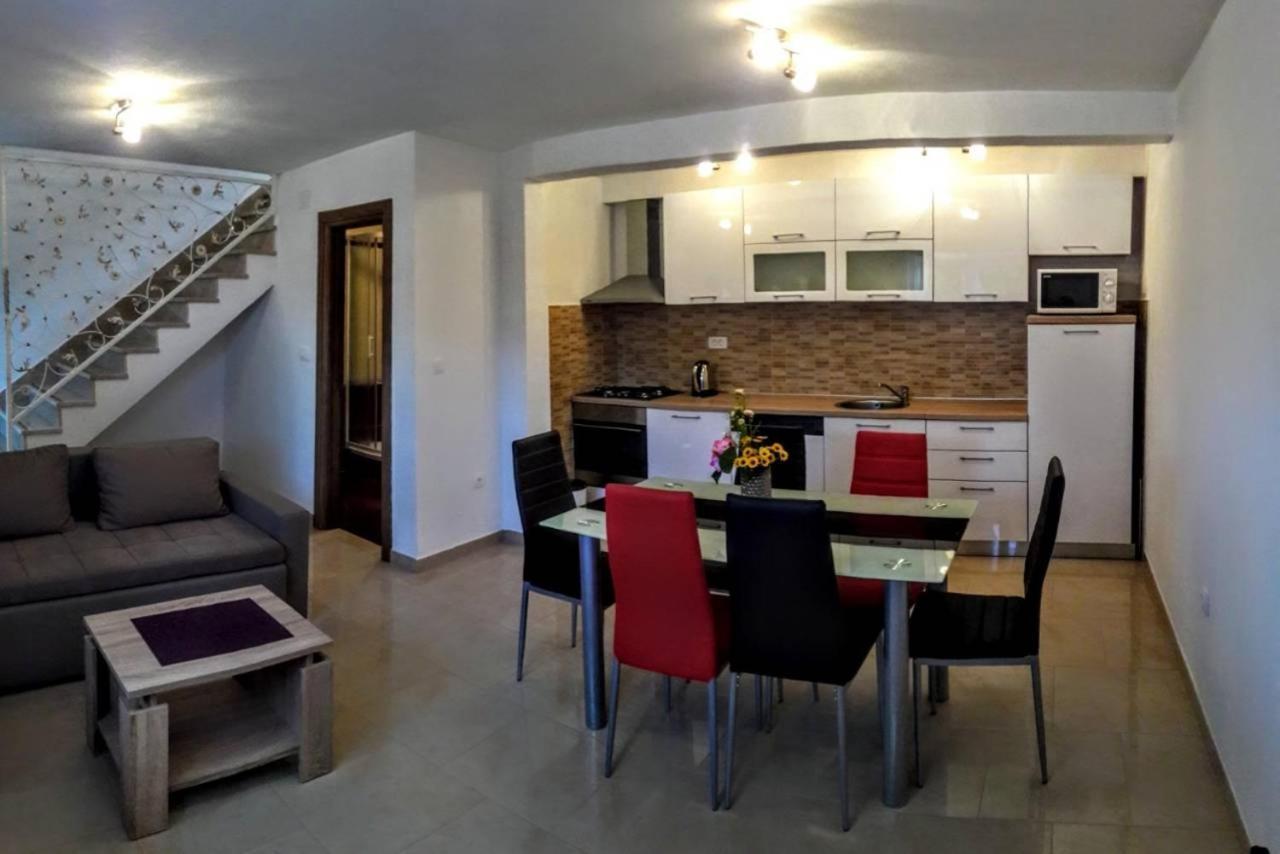 Holiday Apartments Maslina Paho Babino Polje Екстер'єр фото
